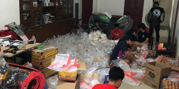 Bantuan yang berhasil digalang suporter Arema FC, Arema Mania yang bakal didistribusikan supporter Semen Padang FC keada korban bencana alam di Sumatera Barat. [Foto: Dok. Kabapedia]